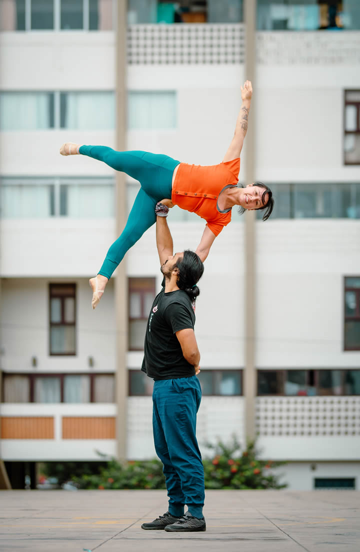 Luis Santillana, Masaje Thai, Acroyoga