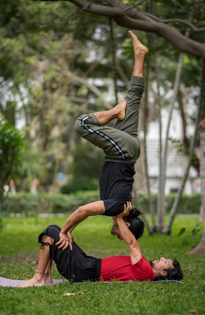 Luis Santillana, Masaje Thai, Acroyoga